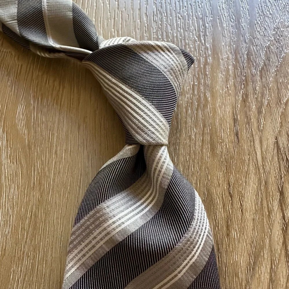 BALLY Recent Gray Striped Silk Tie